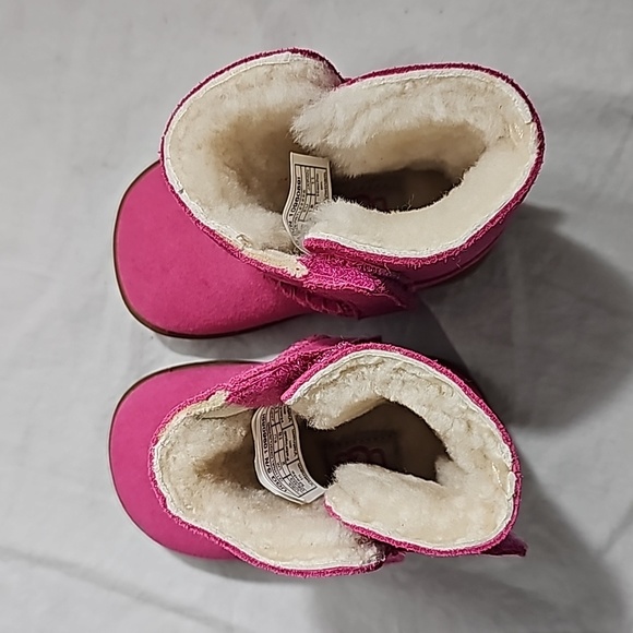 Kids pink Ugg boats size us 02/03 - Picture 2 of 5